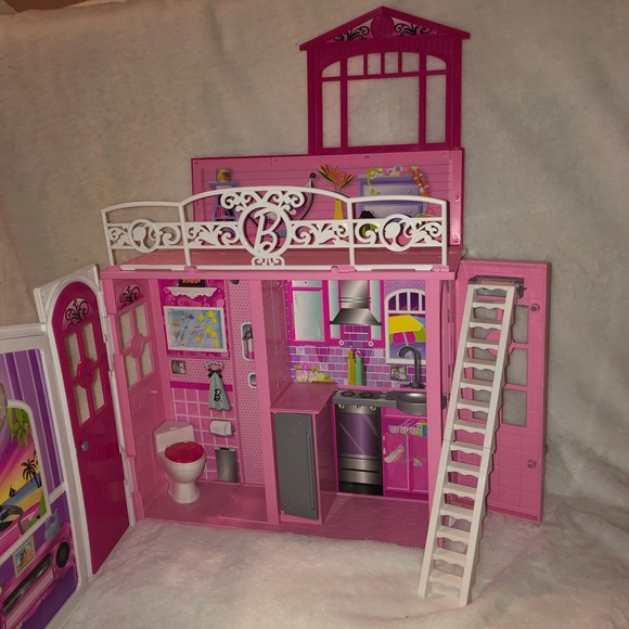 Portable Barbie Glam Vacation House, playset 2010 - Picture 4 of 15